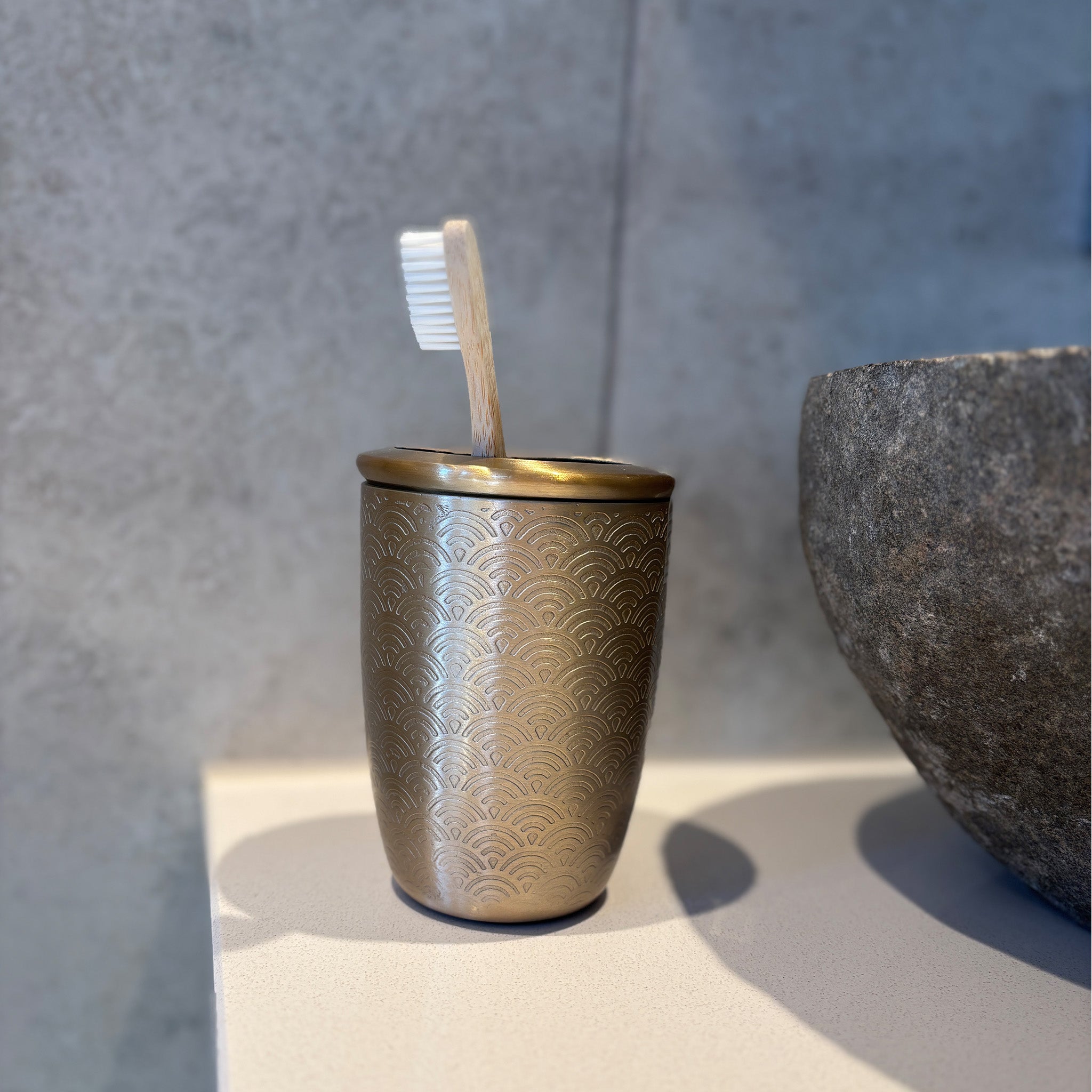Scallop Etched Gold Finish Toothbrush Holder